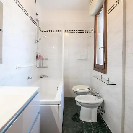 Appartamento Con 2 Balconi - 6 Guest Prato (Prato)