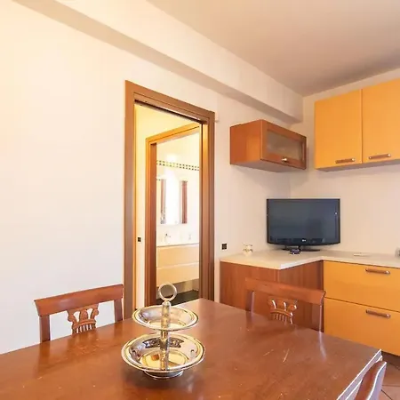 Appartamento Con 2 Balconi - 6 Guest Prato (Prato)